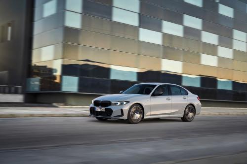 BMW 3-Series (2023) - picture 9 of 42