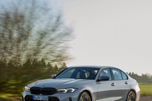 BMW 3-Series (2023) - picture 16 of 42