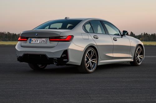 BMW 3-Series (2023) - picture 24 of 42