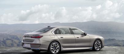 BMW 7-Series (2023) - picture 20 of 99