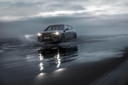 BMW iX M60 (2023) - picture 32 of 63