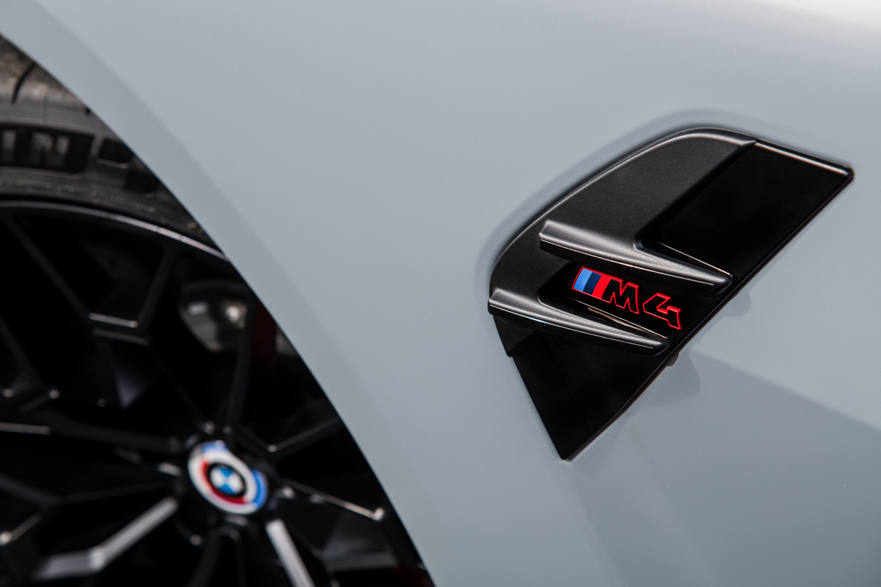 BMW M4 CSL