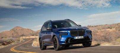 BMW X7 M60i (2023) - picture 7 of 57