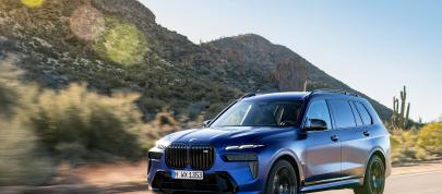 BMW X7 M60i (2023) - picture 12 of 57