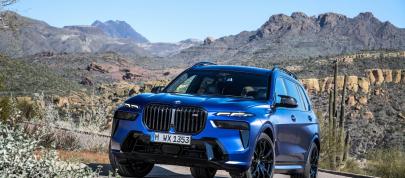 BMW X7 M60i (2023) - picture 39 of 57