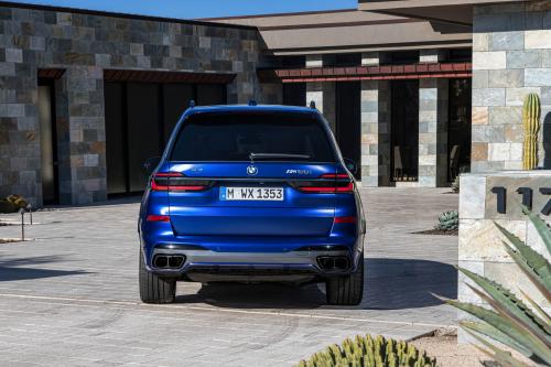 BMW X7 M60i (2023) - picture 32 of 57