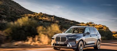 BMW X7 (2023) - picture 12 of 90