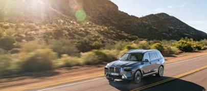 BMW X7 (2023) - picture 15 of 90