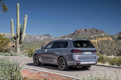 BMW X7 (2023) - picture 33 of 90