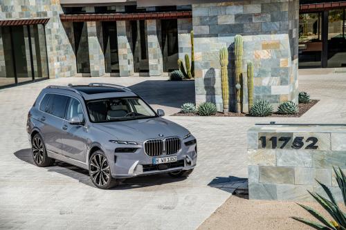 BMW X7 (2023) - picture 40 of 90
