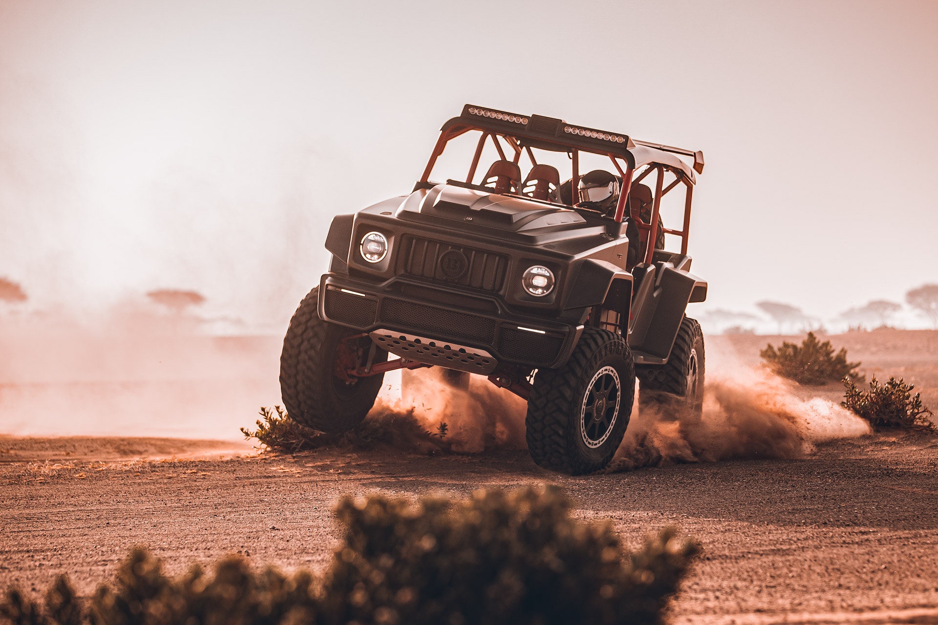 BRABUS 900 CRAWLER