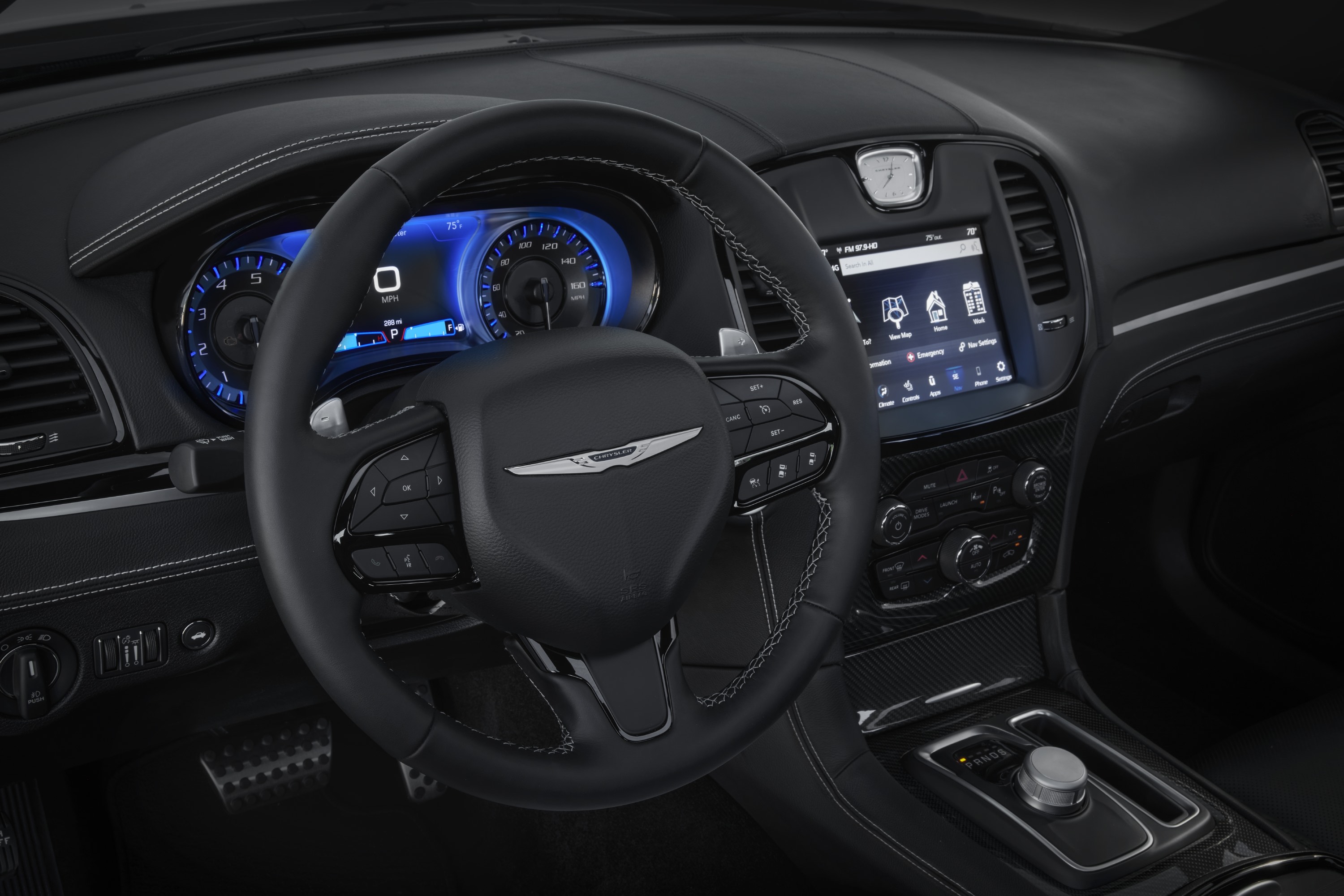 Chrysler 300C (2023) picture 18 of 21