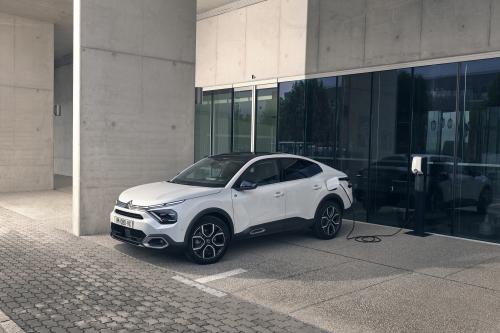 Citroen e-C4 X (2023) - picture 16 of 63