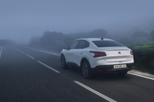 Citroen e-C4 X (2023) - picture 24 of 63