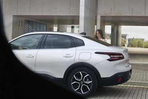 Citroen e-C4 X (2023) - picture 33 of 63