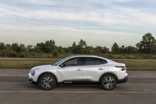 Citroen e-C4 X (2023) - picture 41 of 63