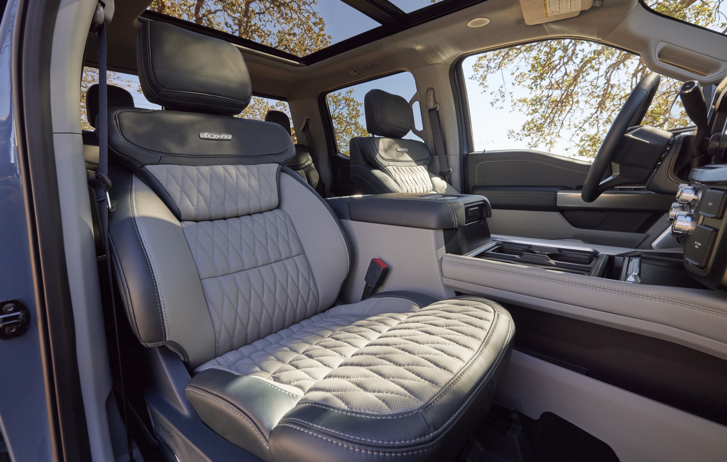 Ford FSeries Super Duty (2023) picture 35 of 44