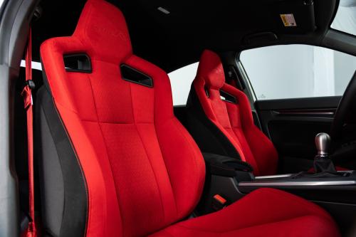 Honda Civic Type R (2023) - picture 16 of 18