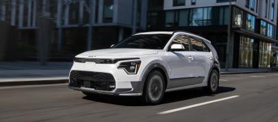 Kia Niro (2023) - picture 7 of 54