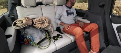 Land Rover Defender 130 (2023) - picture 31 of 36