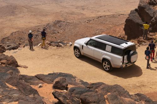 Land Rover Defender 130 (2023) - picture 16 of 36