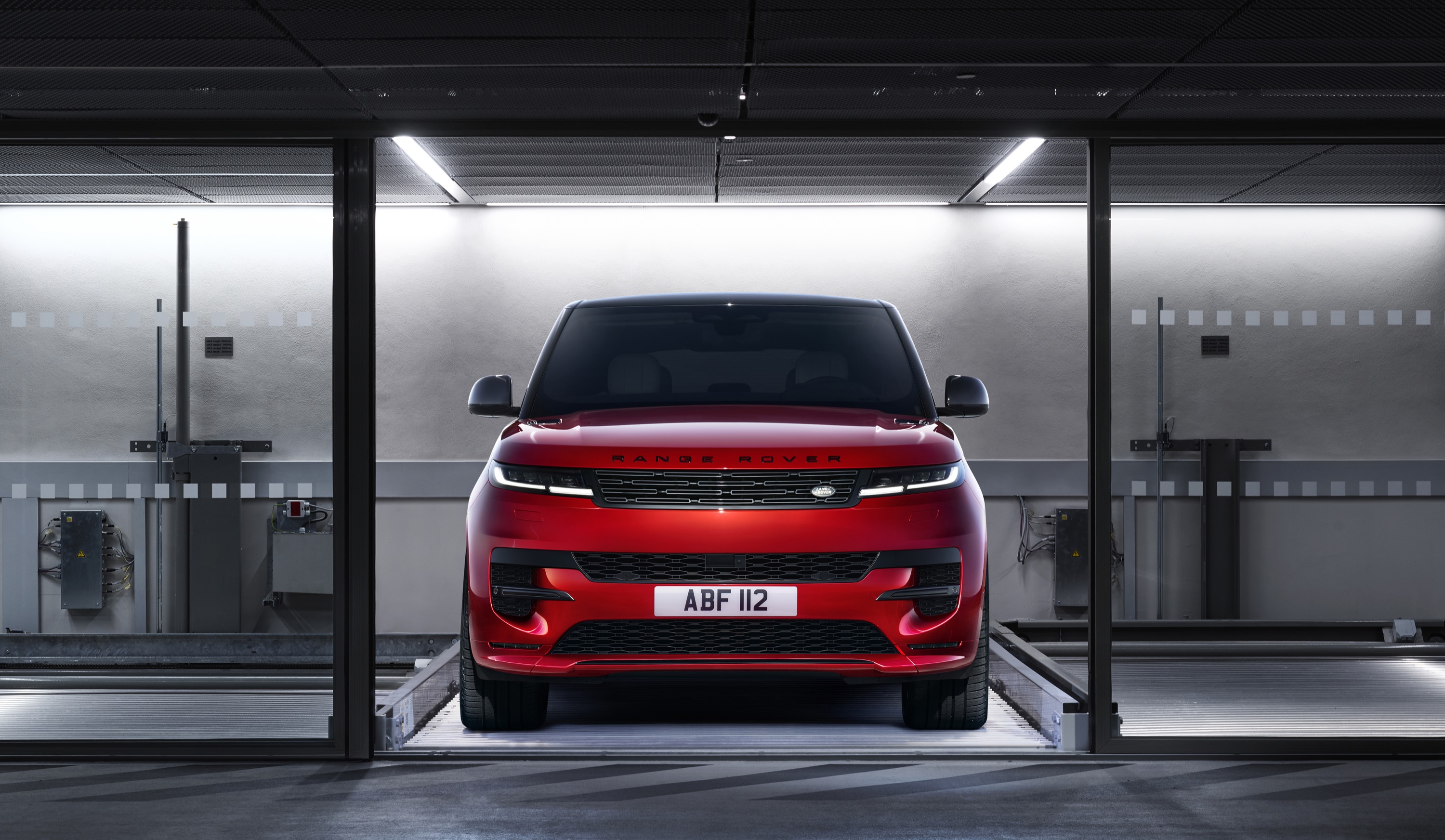 Range Rover Sport SVR Ultimate Edition Debuts With Visual Upgrades