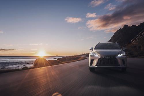 Lexus RX (2023) - picture 9 of 41