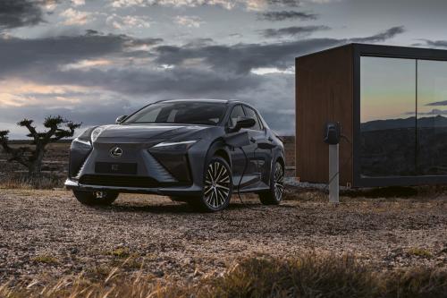 Lexus RZ 450e (2023) - picture 1 of 19