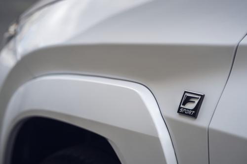 Lexus UXH (2023) - picture 32 of 66