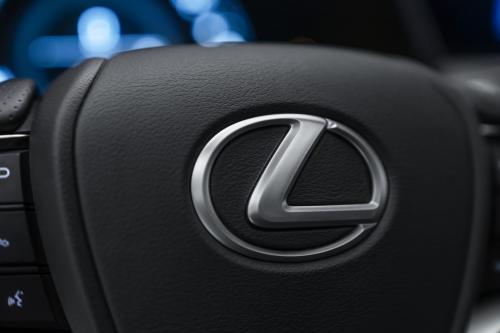 Lexus UXH (2023) - picture 56 of 66