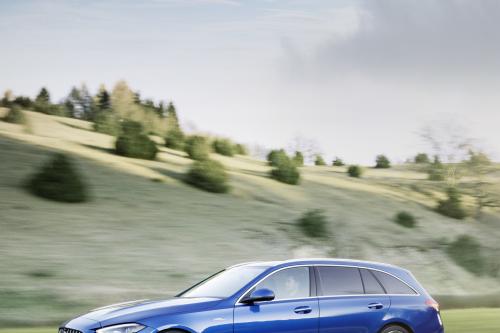 Mercedes-Benz C43 AMG Estate (2023) - picture 9 of 34