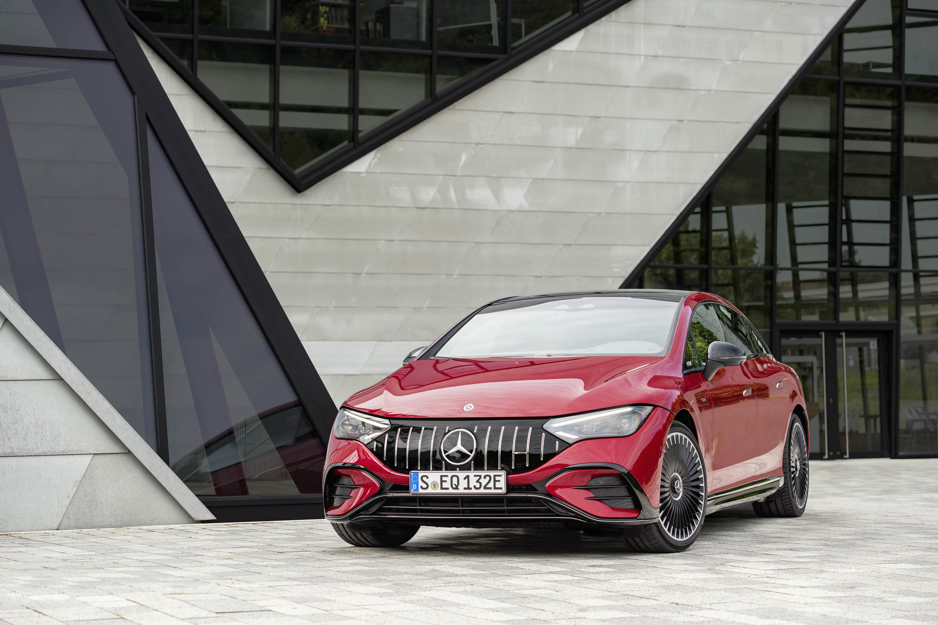 Mercedes-Benz EQE 43 AMG