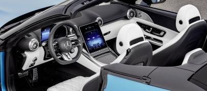  Mercedes-Benz SL 43 AMG (2023) - picture 39 of 43