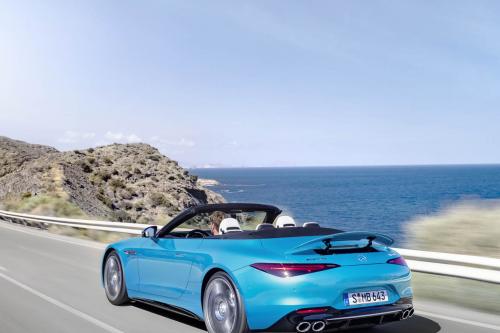  Mercedes-Benz SL 43 AMG (2023) - picture 17 of 43