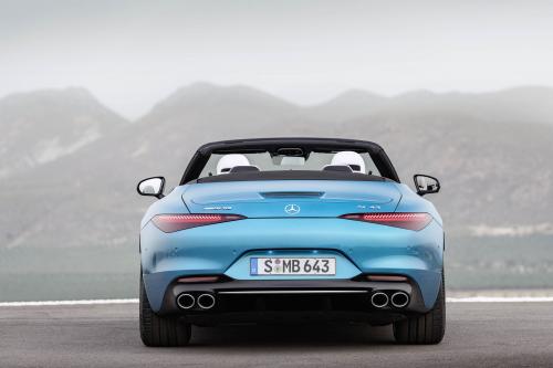  Mercedes-Benz SL 43 AMG (2023) - picture 24 of 43