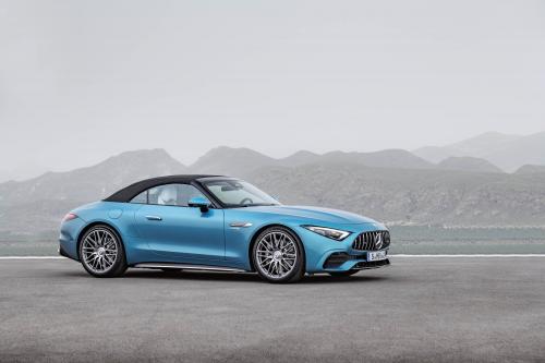  Mercedes-Benz SL 43 AMG (2023) - picture 25 of 43