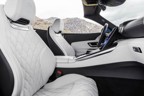  Mercedes-Benz SL 43 AMG (2023) - picture 41 of 43