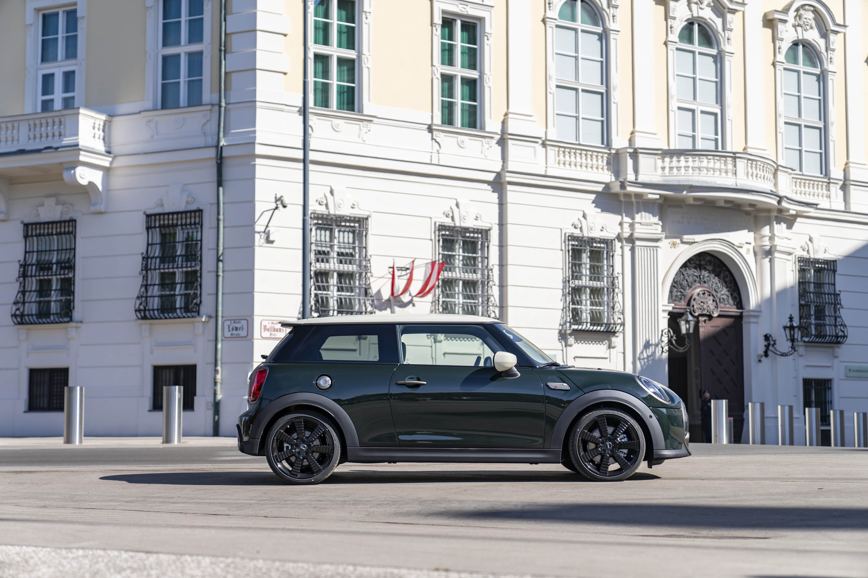 Mini Cooper S Hardtop 2 Door Resolute Edition