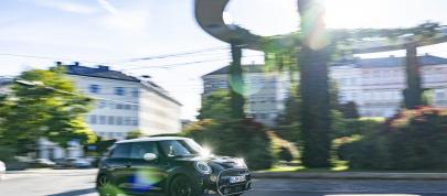 Mini Cooper S Hardtop 2 Door Resolute Edition (2023) - picture 15 of 58