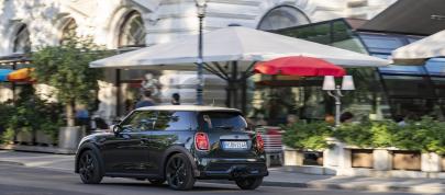 Mini Cooper S Hardtop 2 Door Resolute Edition (2023) - picture 31 of 58