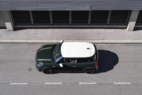 Mini Cooper S Hardtop 2 Door Resolute Edition (2023) - picture 9 of 58