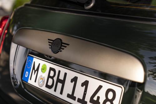 Mini Cooper S Hardtop 2 Door Resolute Edition (2023) - picture 49 of 58