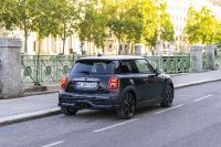 Mini Cooper S Hardtop 2 Door Resolute Edition (2023) - picture 22 of 58