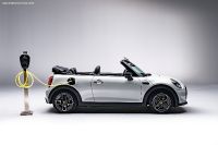 Mini Cooper SE Convertible (2023)