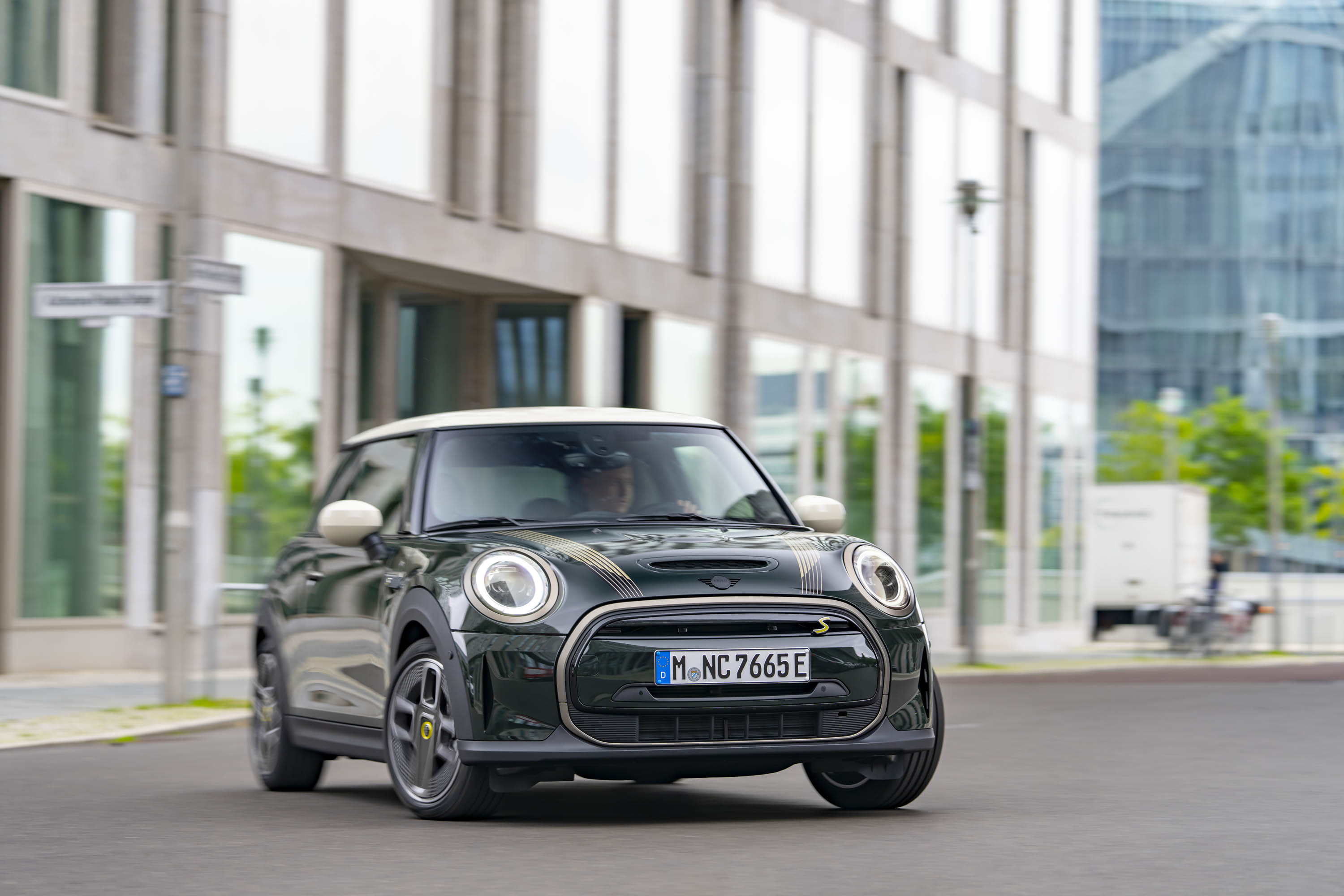 MINI Cooper SE Resolute Edition