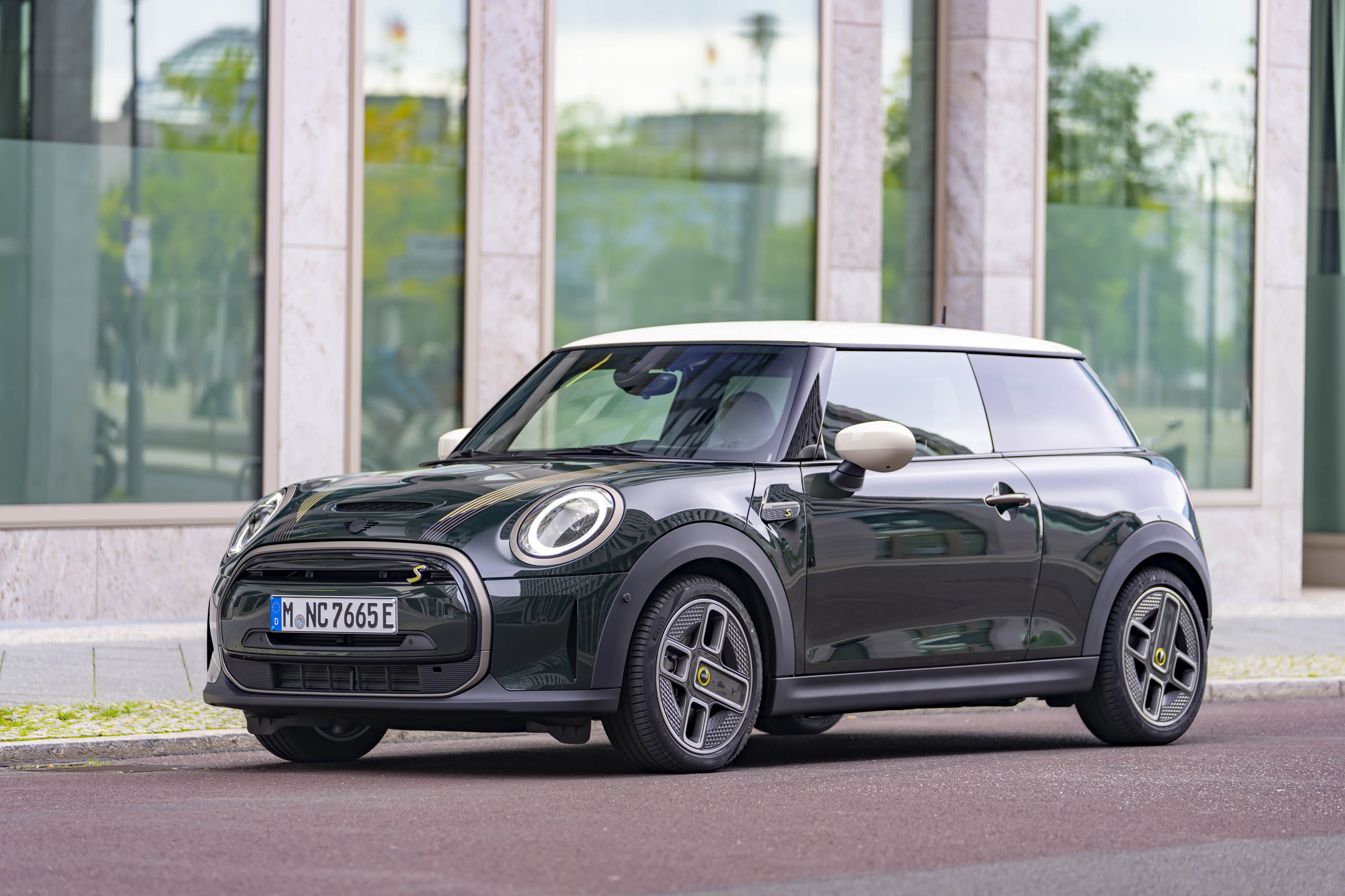 MINI Cooper SE Resolute Edition