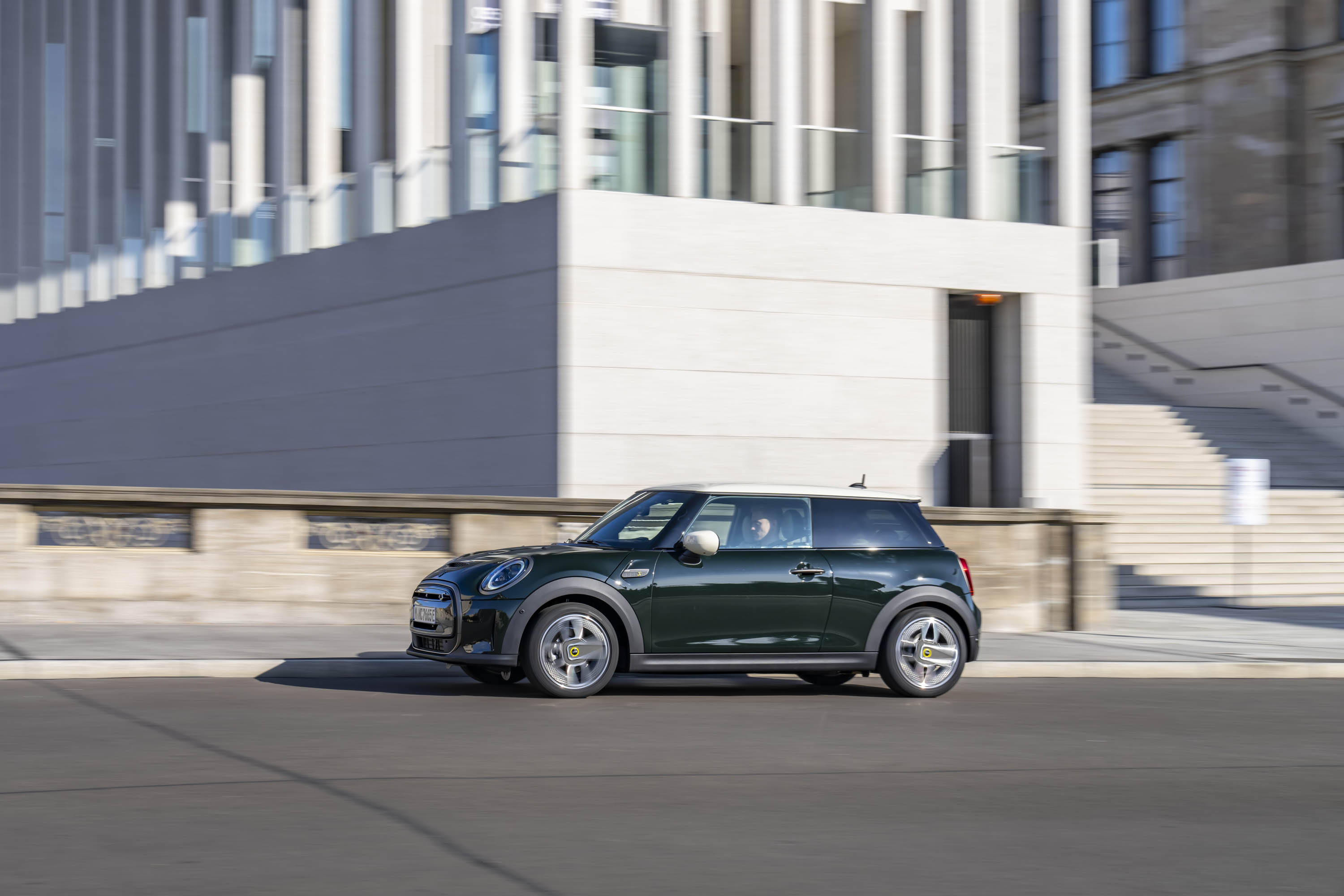 MINI Cooper SE Resolute Edition