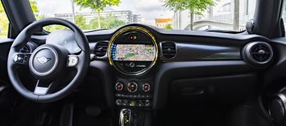 MINI Cooper SE Resolute Edition (2023) - picture 23 of 25