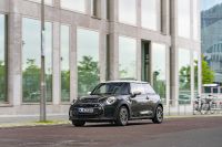 MINI Cooper SE Resolute Edition (2023) - picture 4 of 25