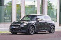 MINI Cooper SE Resolute Edition (2023) - picture 5 of 25